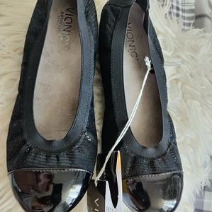 Brand new Vionic Black